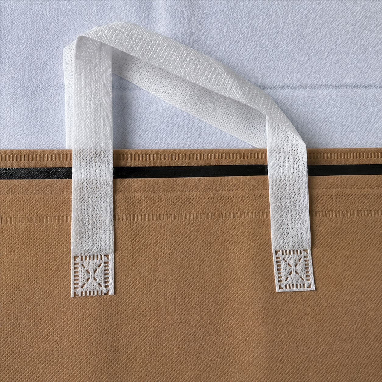 Insulated bag handle detail